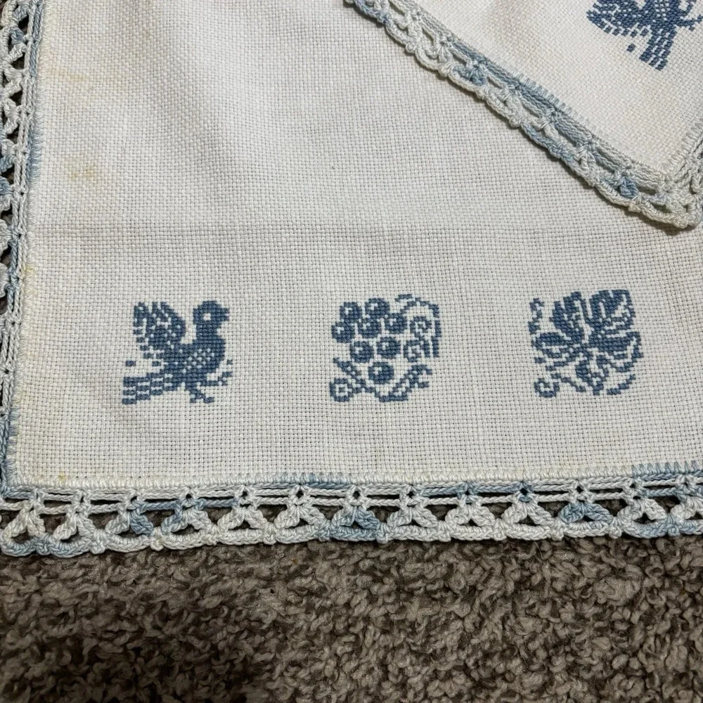 Vtg Hand Embroidered Cross-Stitch Oblong Linen Table Dresser Runner 40